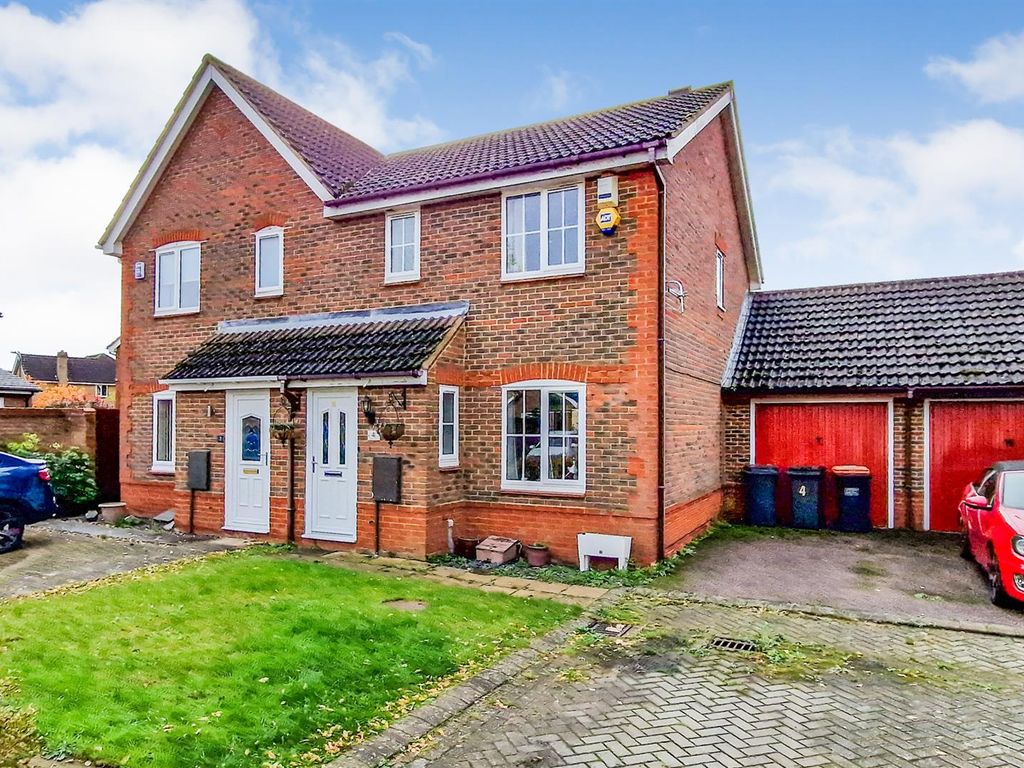 3 bed semidetached house for sale in Lytham Place, Great Denham