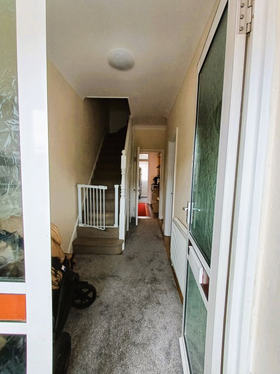 3 bed terraced house to rent in Eastern Avenue, Ilford IG2, £2,300 pcm