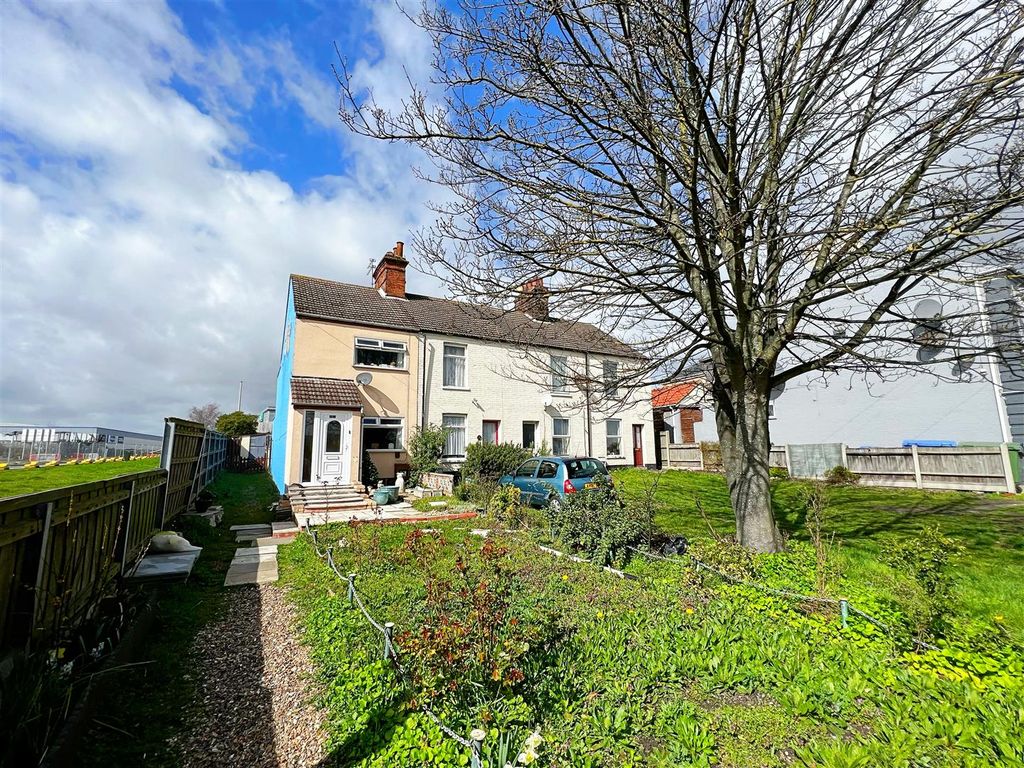 2 bed end terrace house for sale in Rotterdam Road, Lowestoft NR32 Zoopla