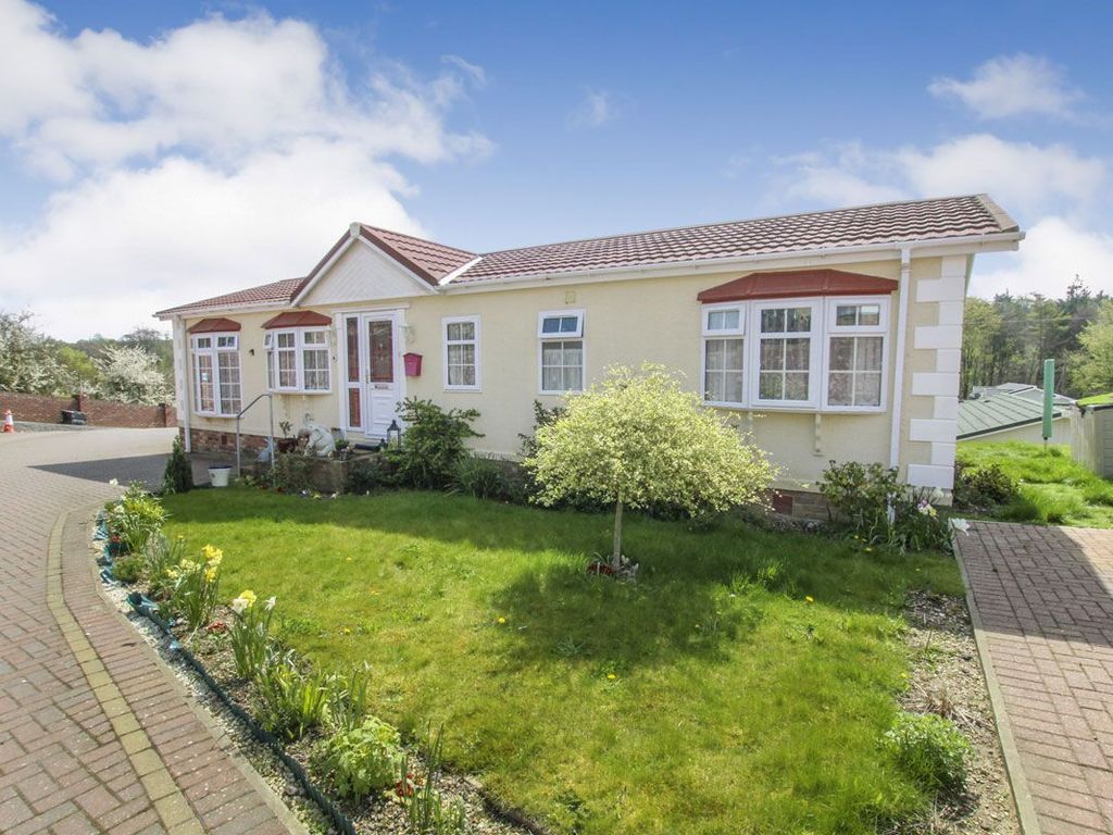 2 bed bungalow for sale in Clinton Wood Close, Pilgrims Retreat