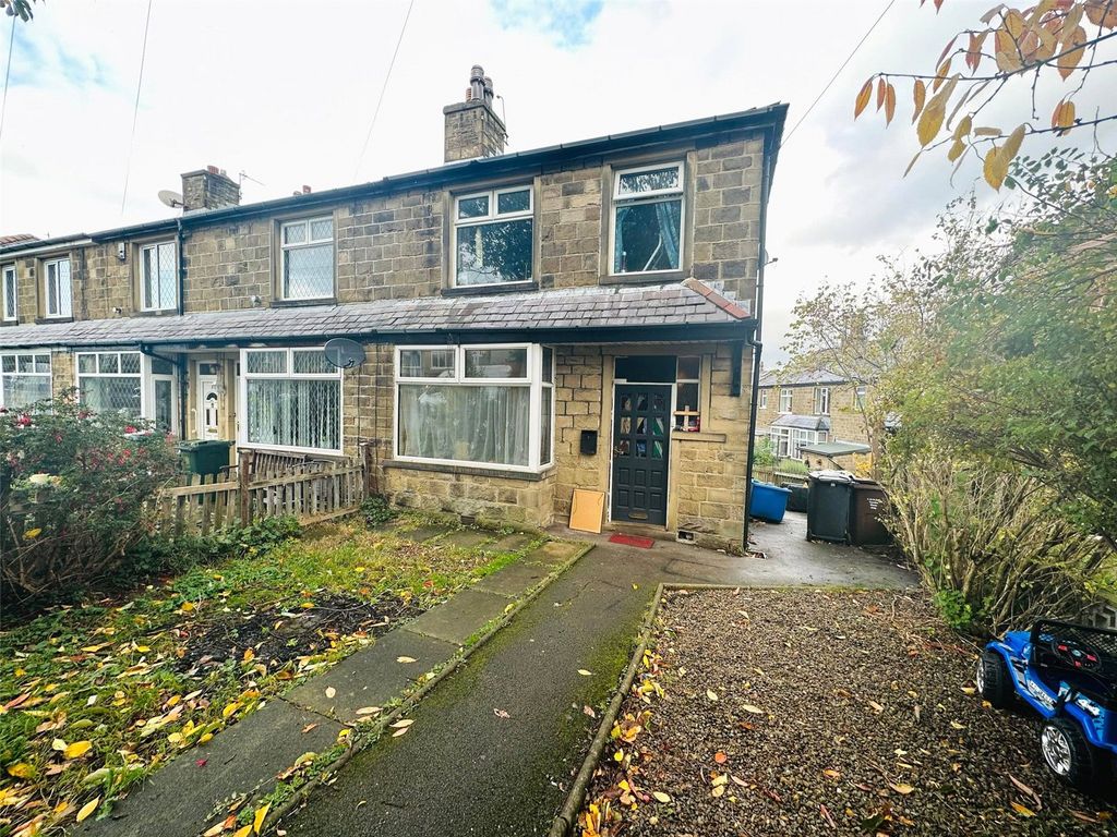 3 bed end terrace house for sale in Westburn Avenue, Keighley, West
