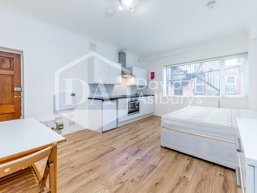 Studio to rent in Princes Avenue, Muswell Hill, London N10, £1,300 pcm