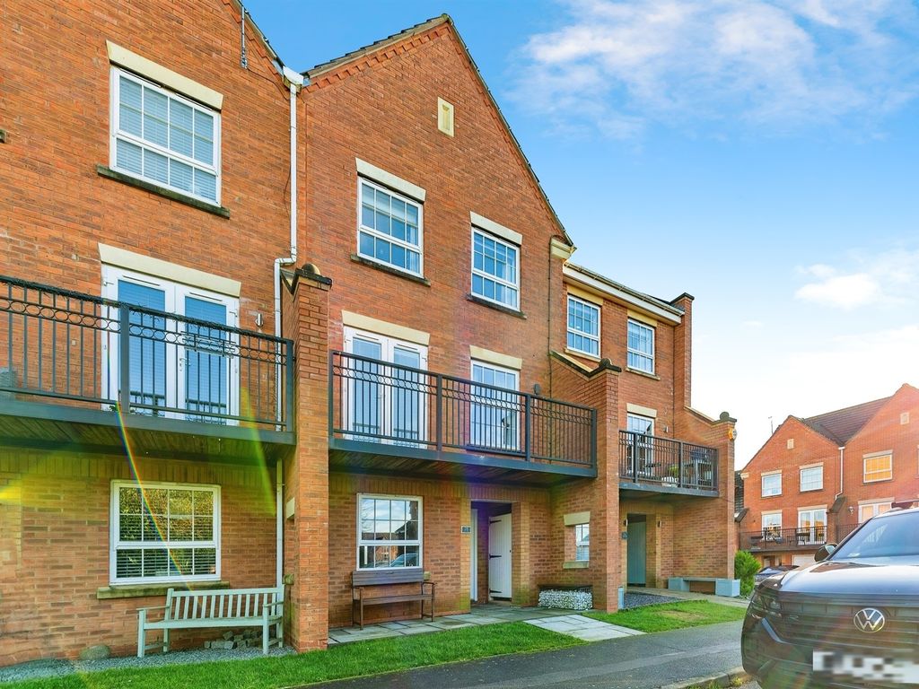 5 bed town house for sale in Villa Way, Wootton, Northampton NN4, £