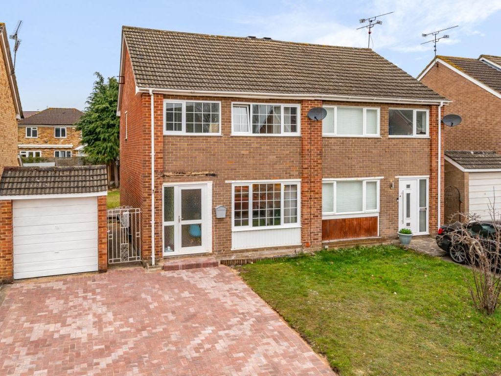 3 bed semidetached house for sale in Owlsmoor, Sandhurst GU47 Zoopla