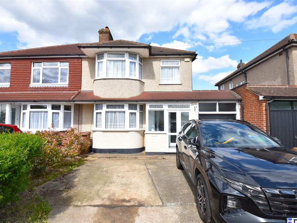 3 bed semidetached house for sale in Belmont Road, Erith DA8, £500,000