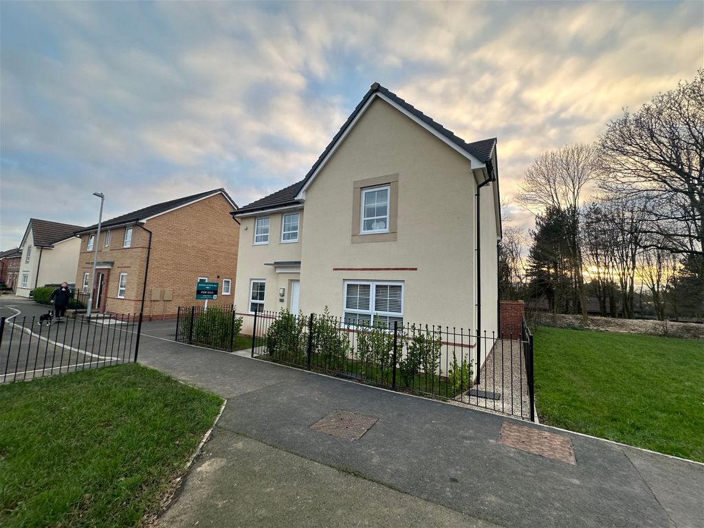 4 bed detached house for sale in James Prosser Way, Llantarnam, Cwmbran