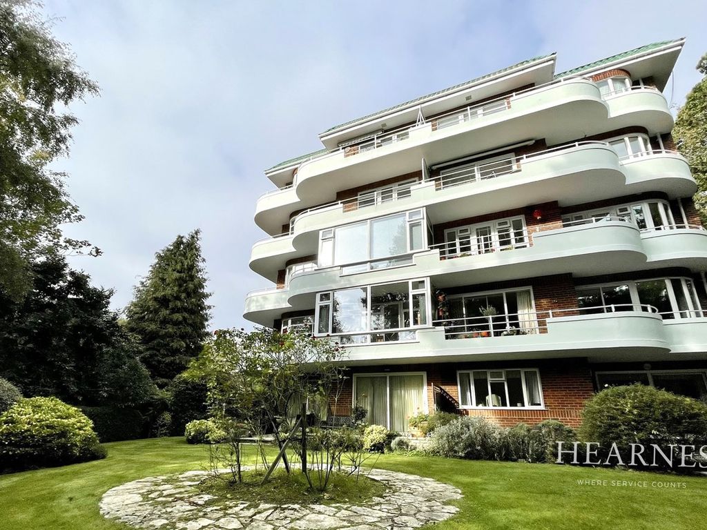 2 bed flat for sale in West Cliff Road, West Cliff, Bournemouth BH2, £