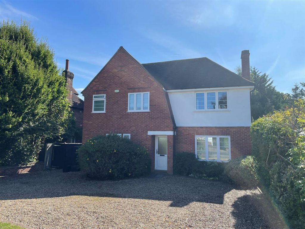 3 bed detached house to rent in Sutherland Avenue, Petts Wood