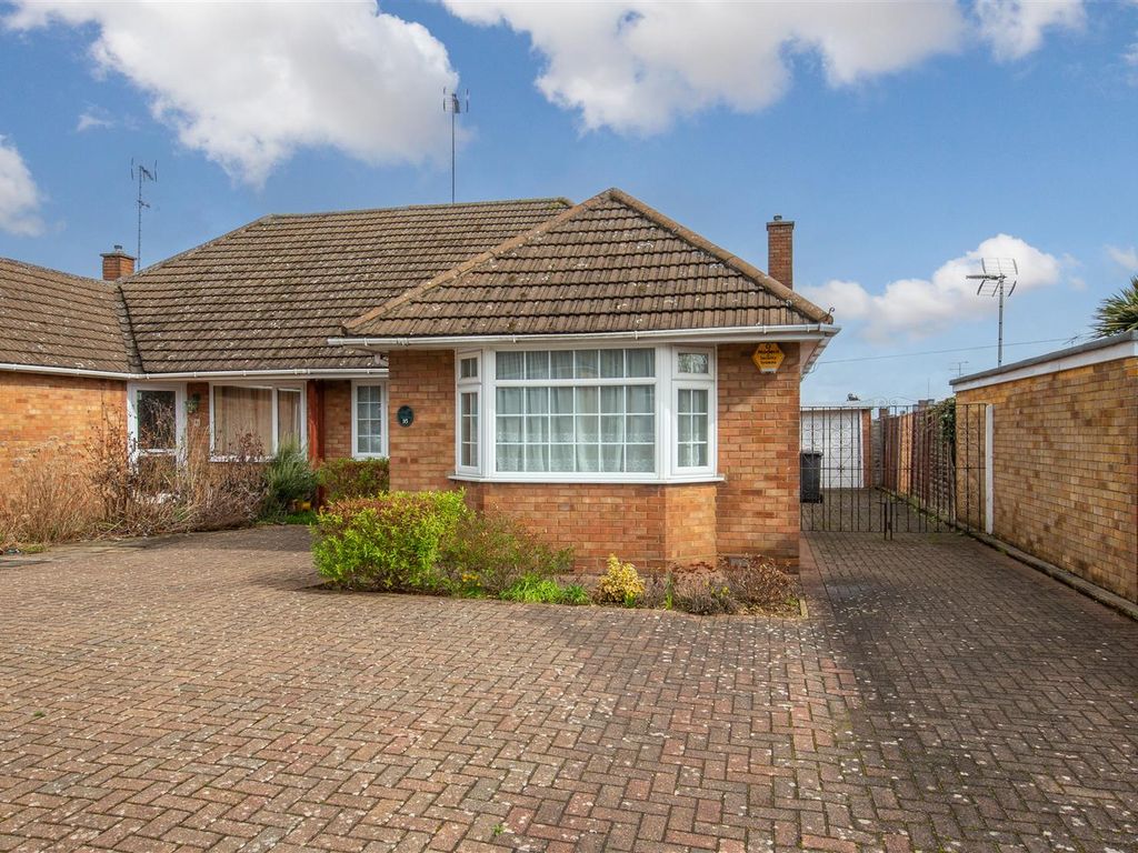 3 bed semidetached bungalow for sale in Ridgeway Avenue, Dunstable, Bedfordshire LU5 Zoopla