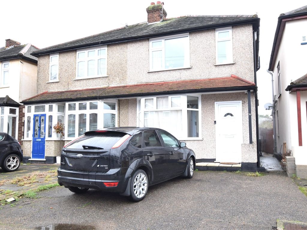 2 bed semidetached house for sale in Jubilee Avenue, Romford RM7, £