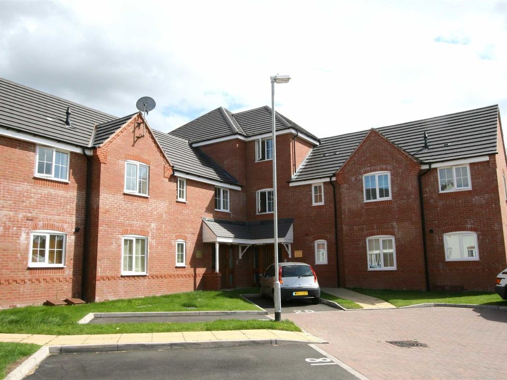 2 bed flat to rent in Church Place, Blakenall Heath, Walsall WS3, £795