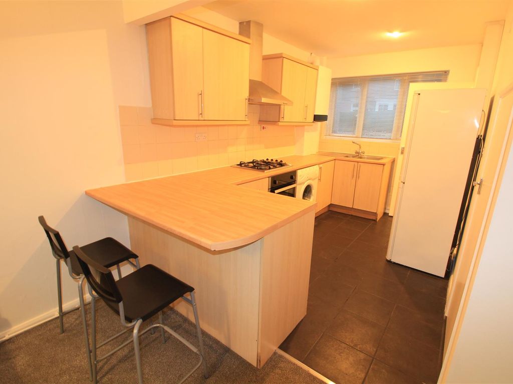 2 bed flat to rent in Albert Road, Alexandra Park, Mapperley Park