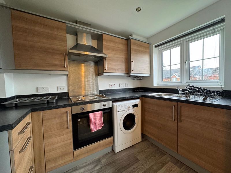 2 bed flat to rent in Ruskin Court, Farnworth, Bolton BL4, £750 pcm