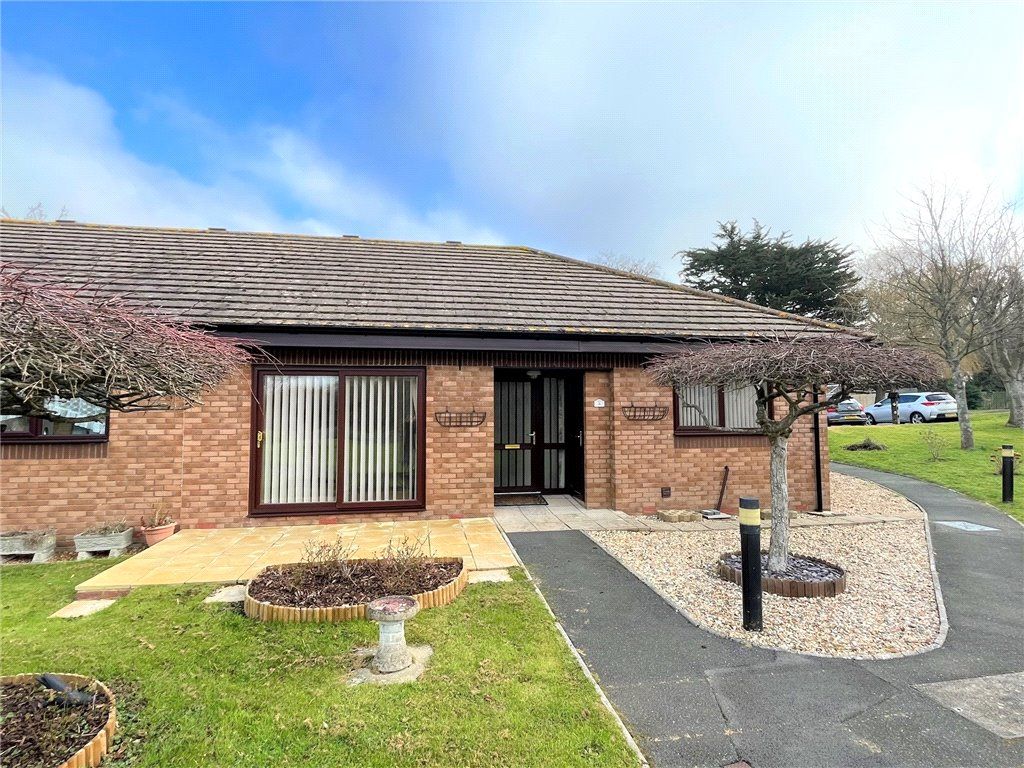 2 bed bungalow for sale in Fairlee Road, Newport, Isle Of Wight PO30