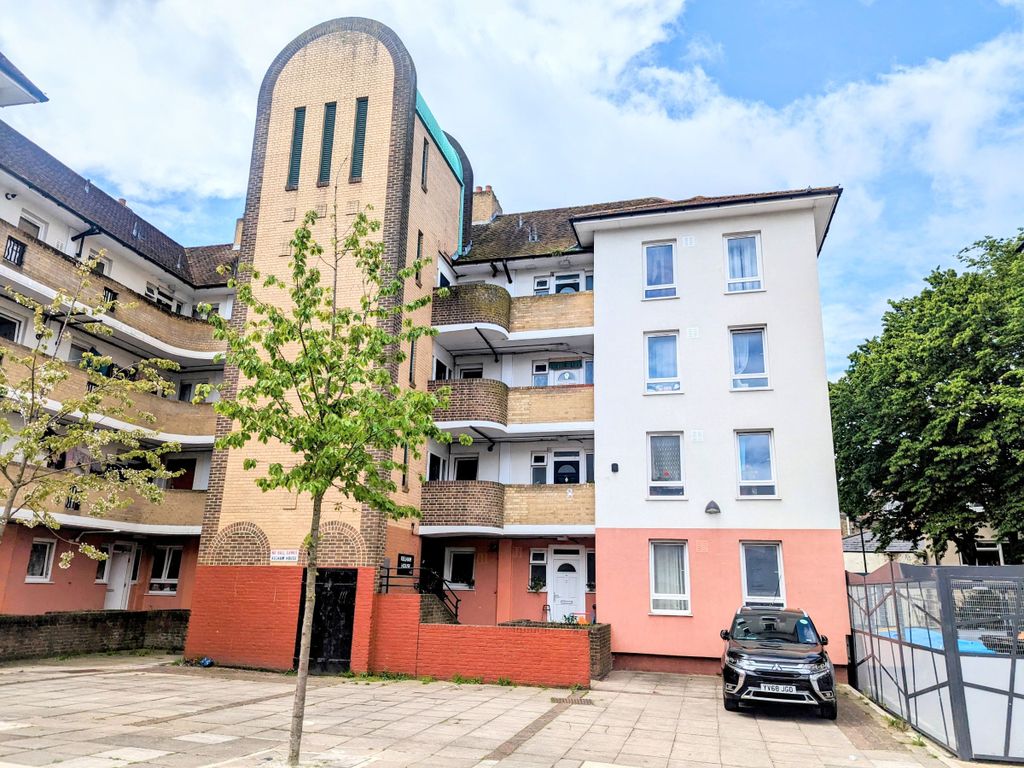 4 bed for sale in Flat, Kelham House, Mayplace Lane, London