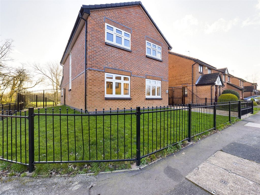 4 bed detached house for sale in Torvill Drive, Wollaton