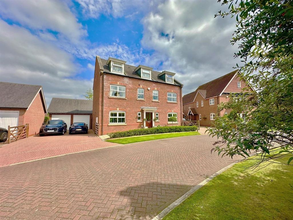 5 bed detached house for sale in Kendal Way, Weston, Cheshire CW2, £