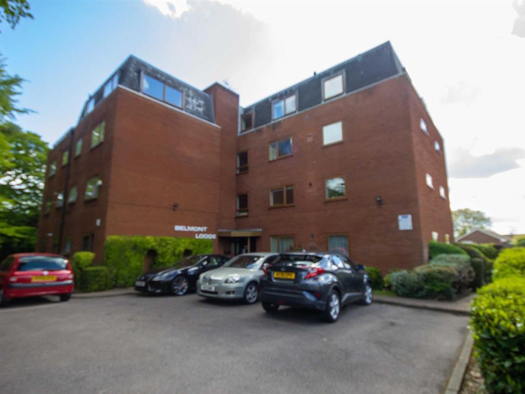 2 bed block of flats to rent in London Road, Stanmore HA7, £1,800 pcm