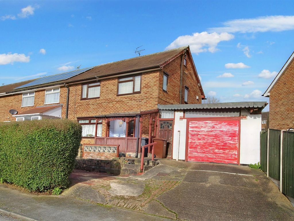 3 bed end terrace house for sale in Newton Road, Gedling, Nottingham