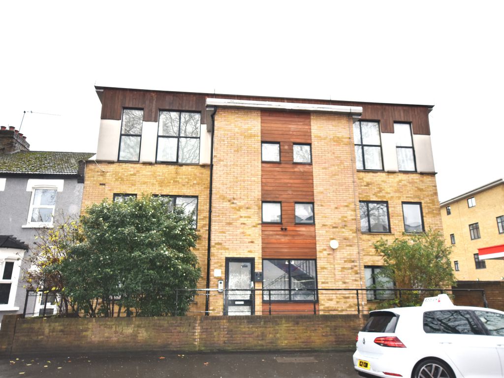 2 bed flat to rent in Barking Road, London E13, £1,600 pcm Zoopla