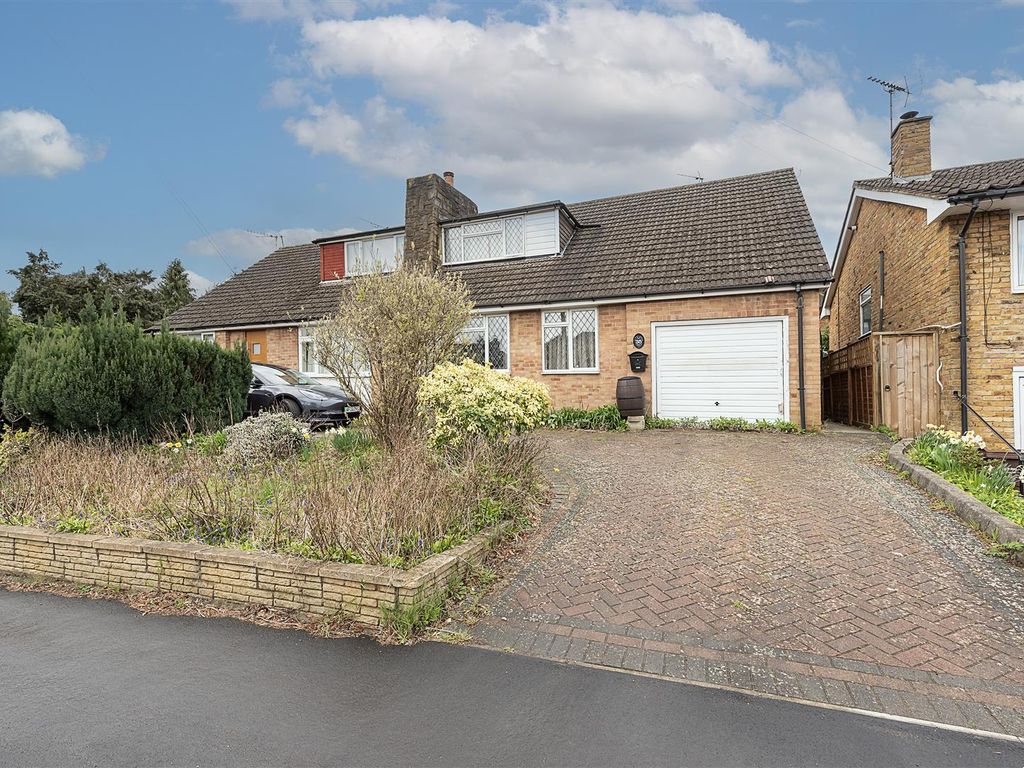 3 bed semidetached bungalow for sale in Piggottshill Lane, Harpenden