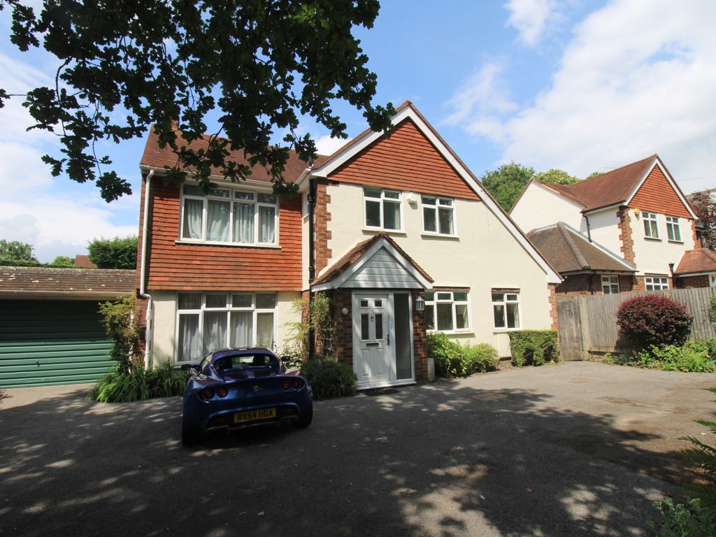 3 bed detached house to rent in Chobham Road, Frimley, Camberley