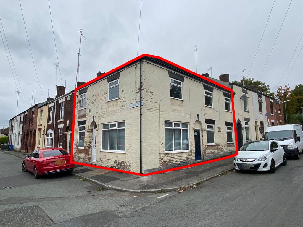 4 bed end terrace house for sale in Broad Street, Middleton, Manchester