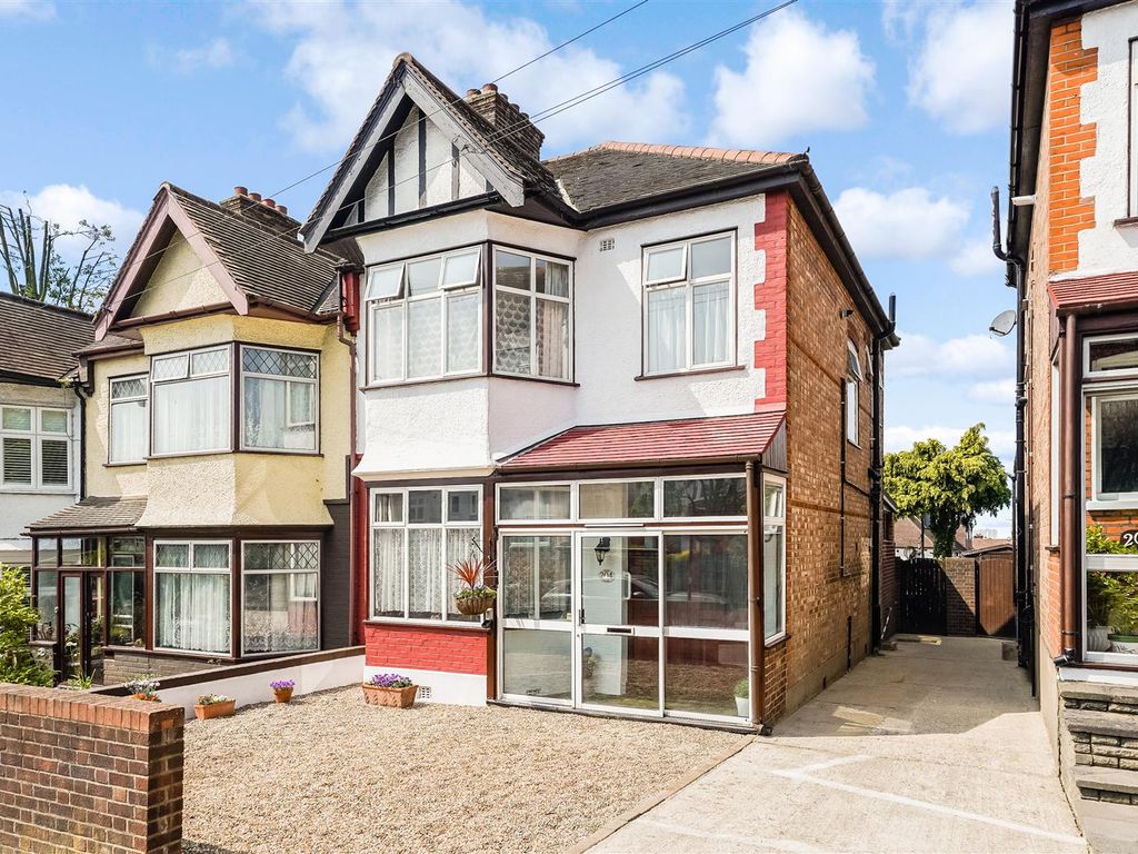 3 bed semidetached house for sale in Old Church Road, Chingford E4, £