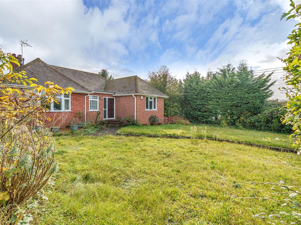 3 bed detached bungalow for sale in Old Kennels Lane, Winchester SO22