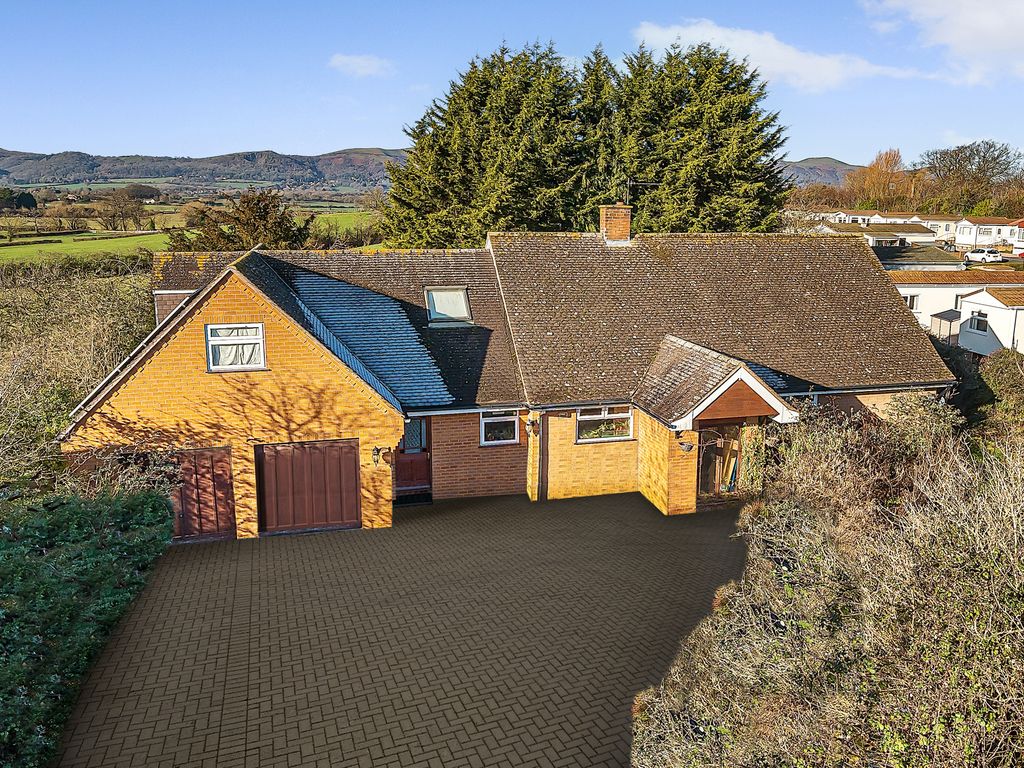 5 bed bungalow for sale in Hook Bank, Hanley Castle, Worcestershire WR8