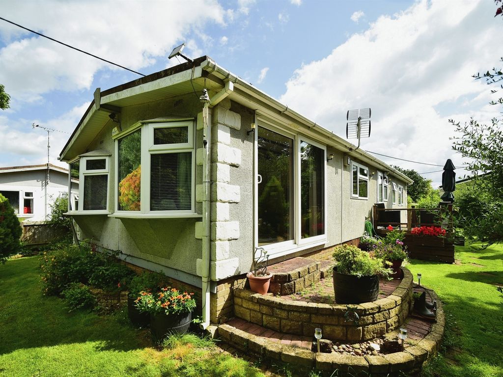 2 bed mobile/park home for sale in Bridge Close, St. Johns Priory