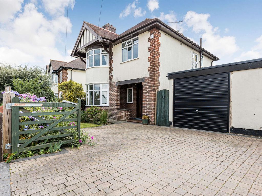 3 bed detached house for sale in Monkmoor Road, Oswestry SY11 Zoopla