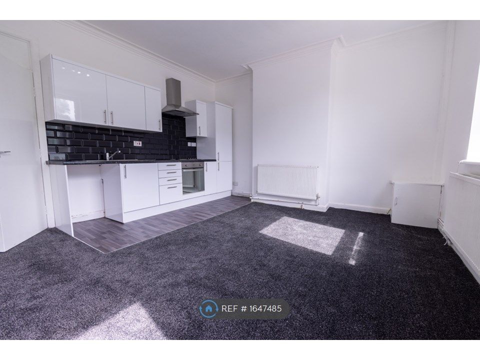3 bed flat to rent in Roundhay Road, Leeds LS8 Zoopla
