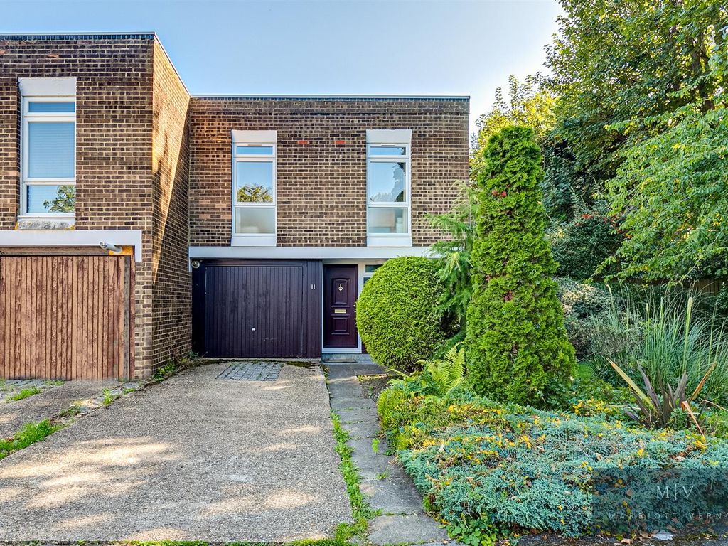 4 bed end terrace house for sale in Caroline Close, Croydon CR0, £