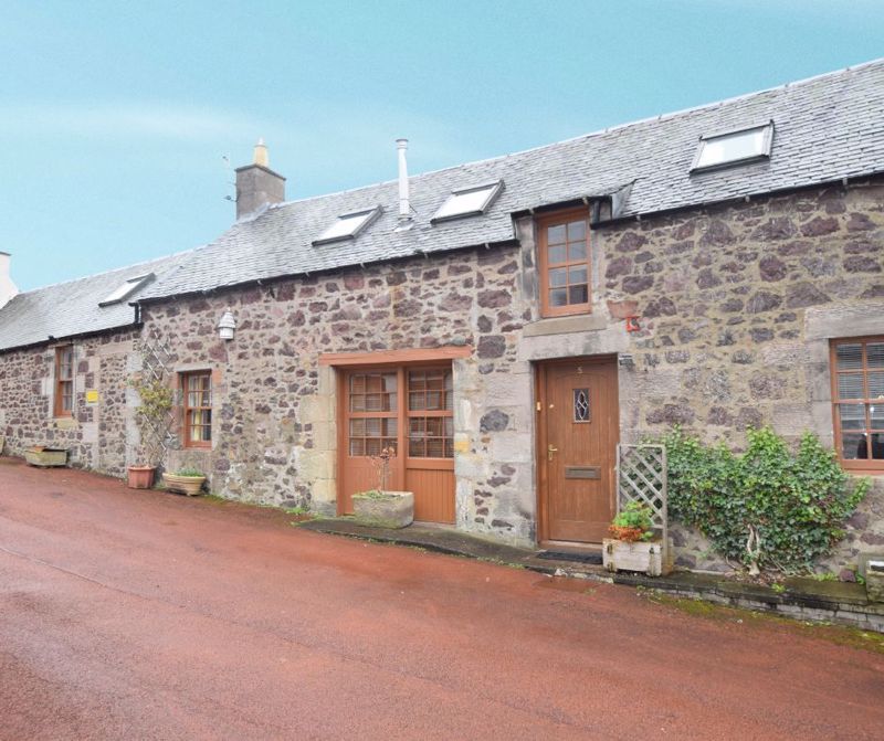 3 bed cottage for sale in James Square, Biggar ML12, £150,000 Zoopla