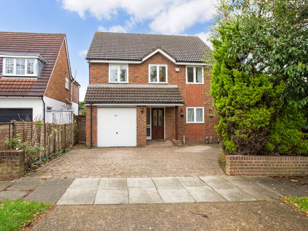 4 bed detached house for sale in Foxcroft, St. Albans AL1, £950,000