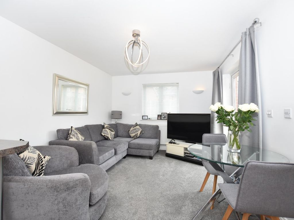 1 bed bungalow for sale in Colemans Moor Lane, Woodley, Reading RG5