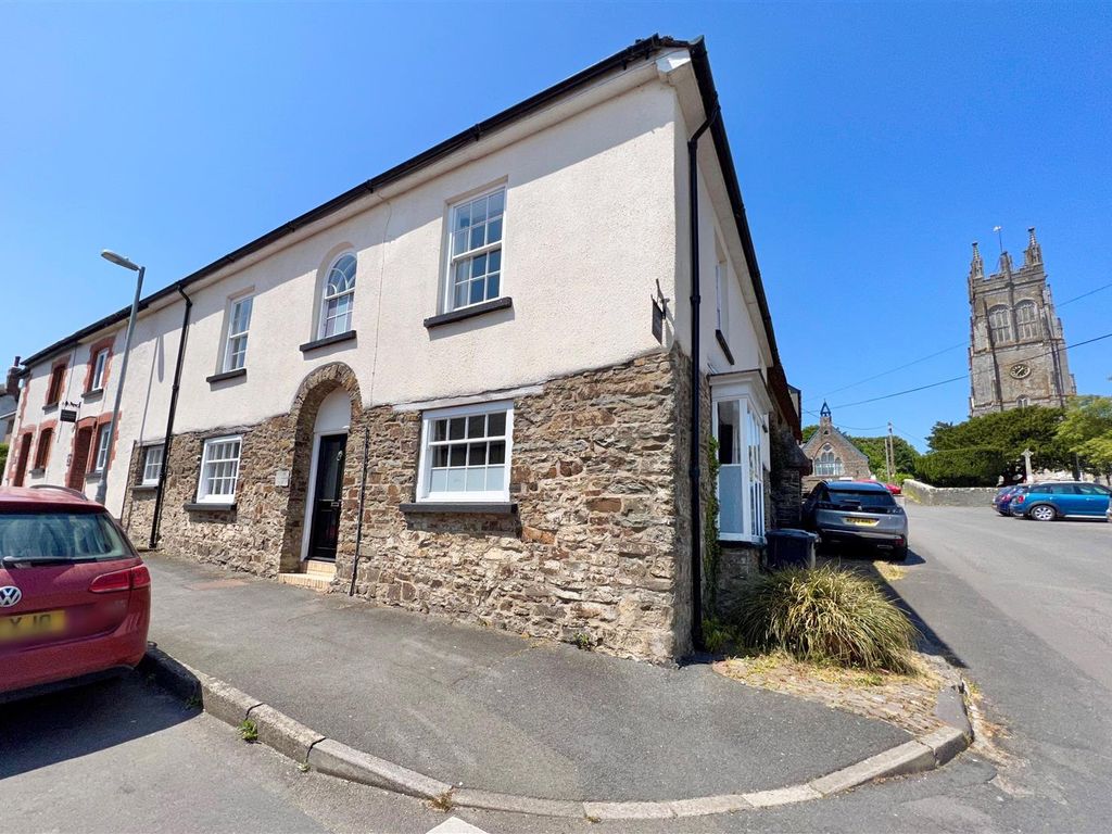 4 bed end terrace house for sale in The Square, Chittlehampton
