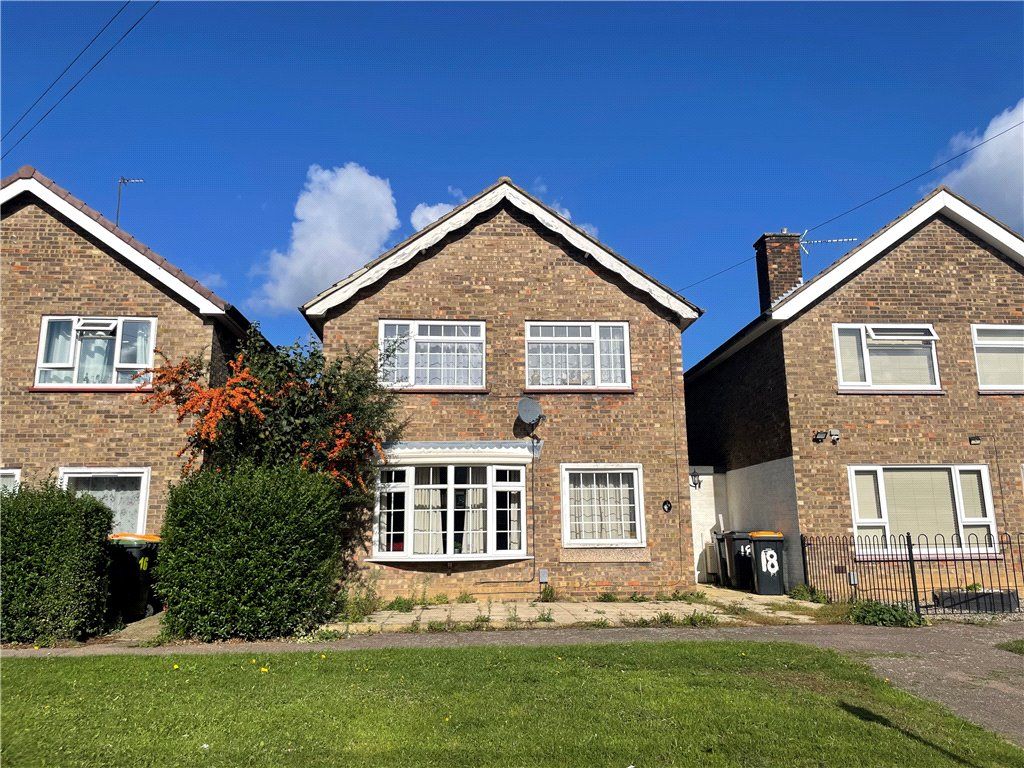 3 bed detached house for sale in Meadway, Bedford, Bedfordshire MK41, £