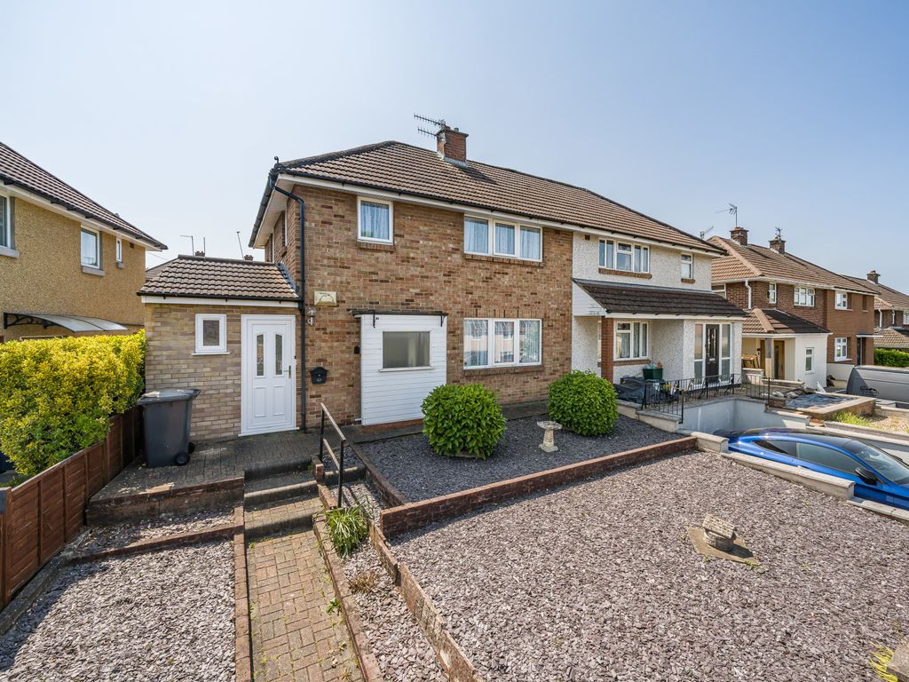 3 bed semidetached house for sale in Chipperfield Drive, Bristol