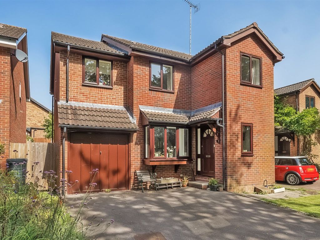 4 bed detached house for sale in Riverside, Horsham RH12, £585,000 Zoopla