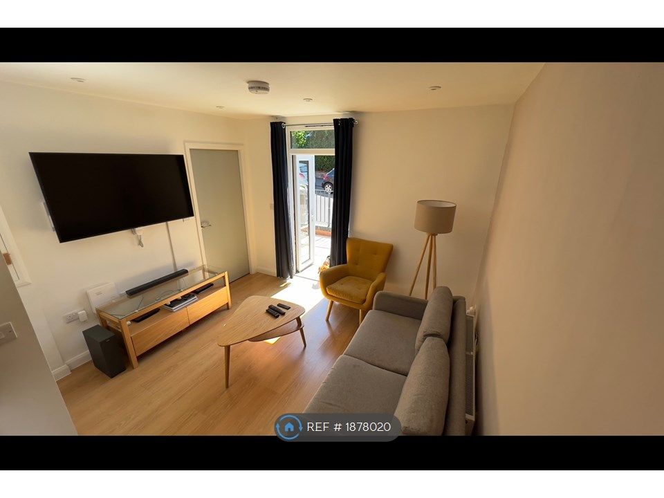 1 bed flat to rent in Napier House, Luton LU1, £1,075 pcm Zoopla