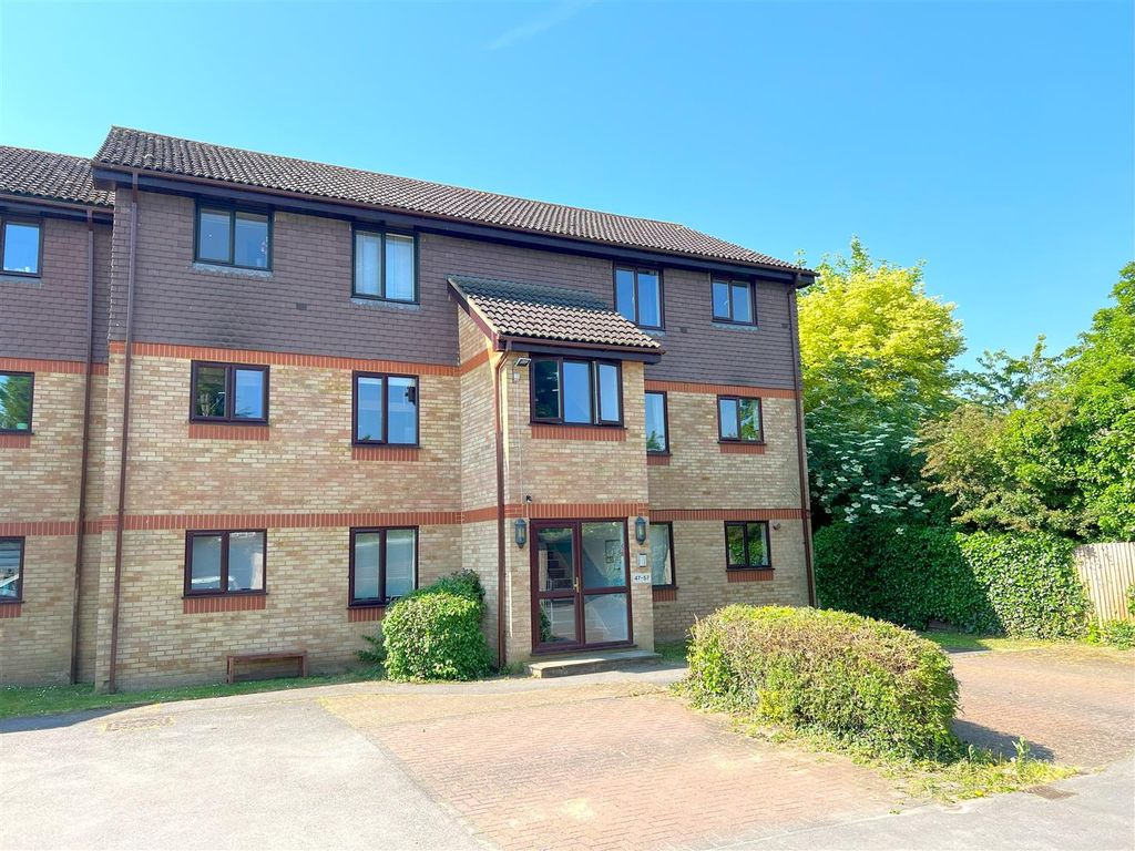 2 bed flat for sale in Holmlea Walk, Datchet, Slough SL3 Zoopla