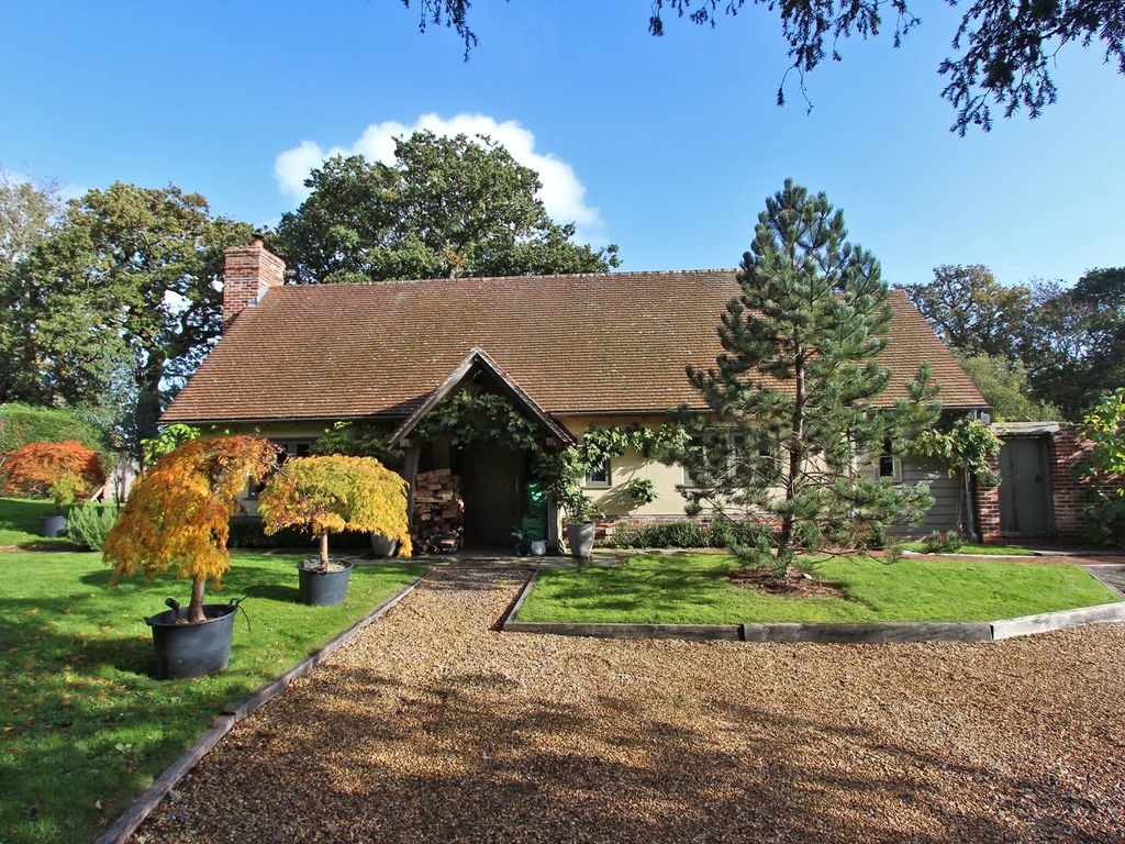 Bungalow for sale in Lymington Road, Brockenhurst, Hampshire SO42, £