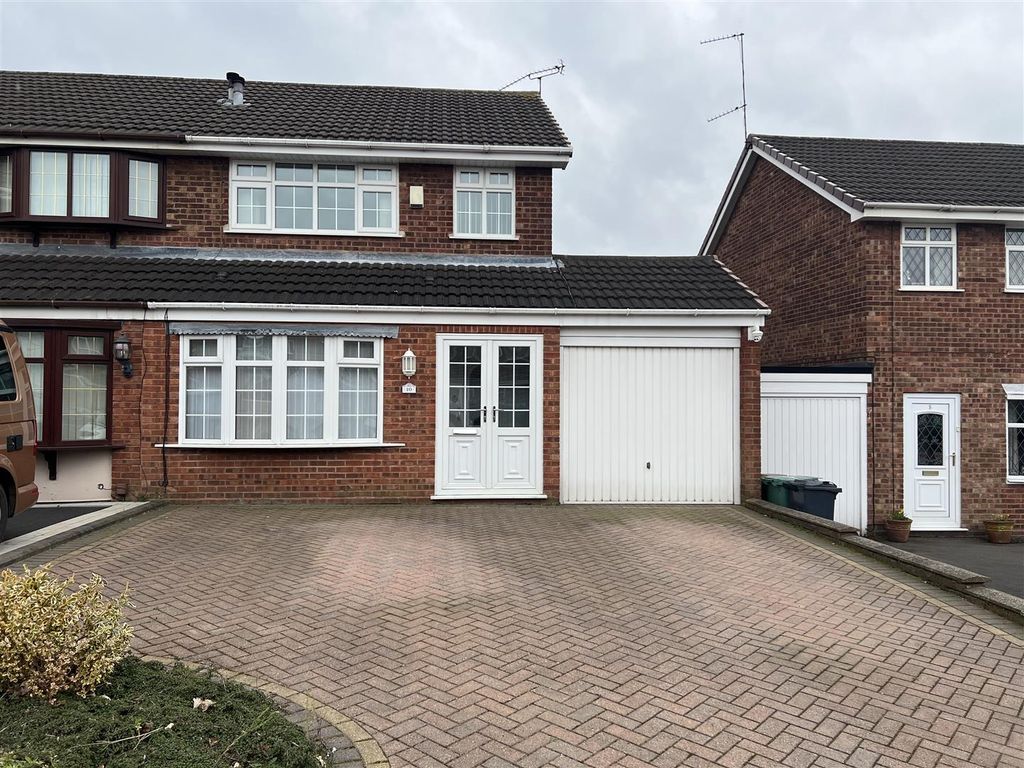 3 bed property to rent in Dursley Close, Willenhall WV12, £1,150 pcm