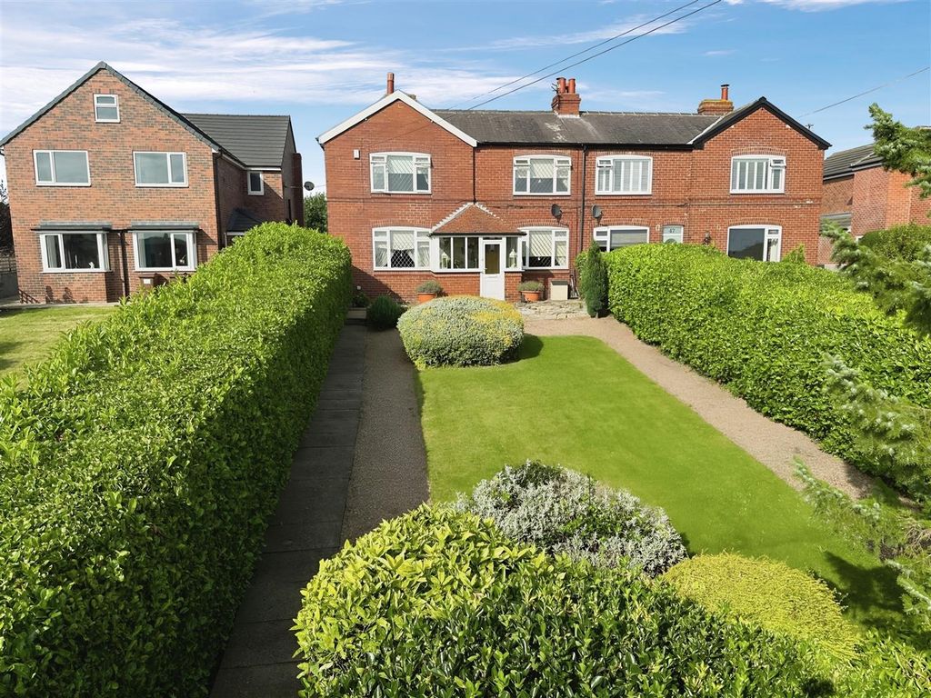 3 bed semidetached house for sale in Selby Road, Garforth, Leeds LS25
