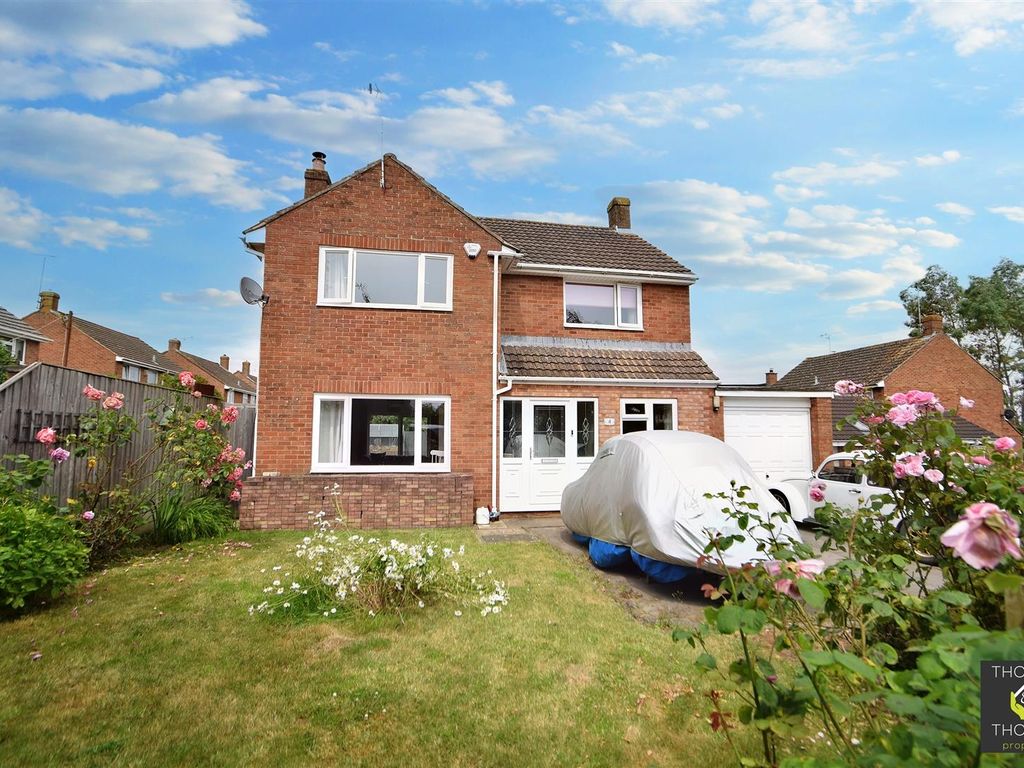 4 bed detached house for sale in Honeythorn Close, Hempsted, Gloucester