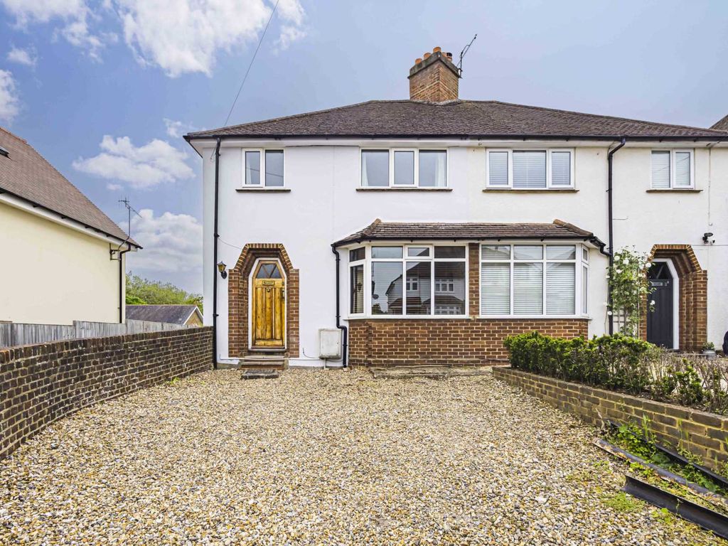 3 bed semidetached house to rent in Kitsbury Road, Berkhamsted HP4