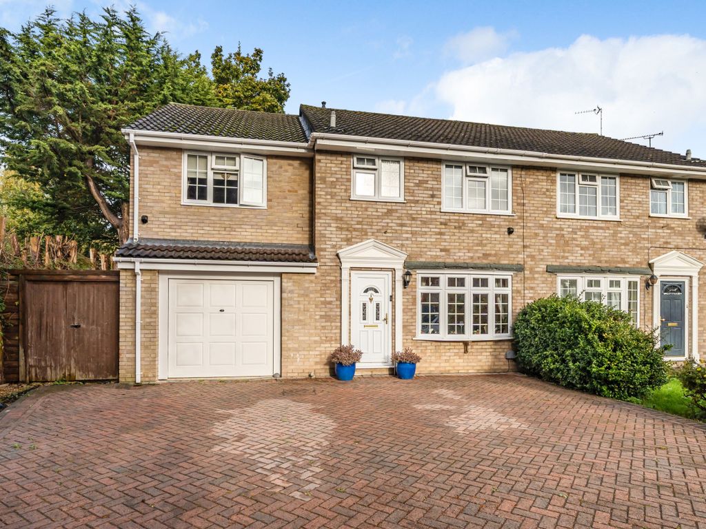 4 bed semidetached house for sale in Grenville Gardens, Frimley Green