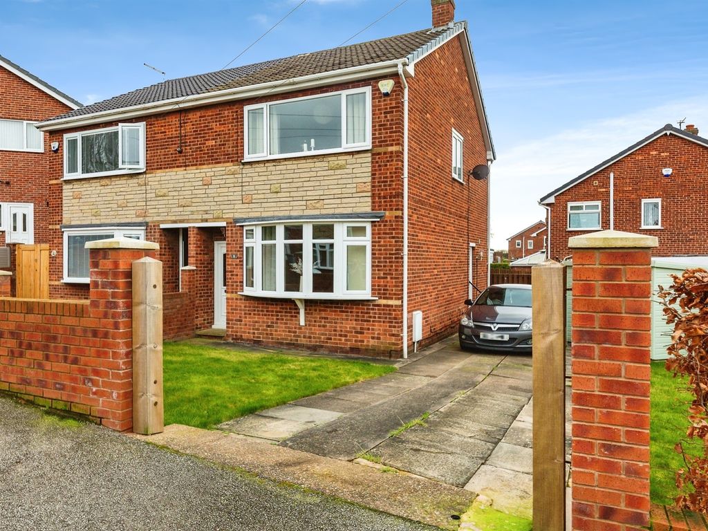 3 bed semidetached house for sale in St. Leonards Way, Ardsley